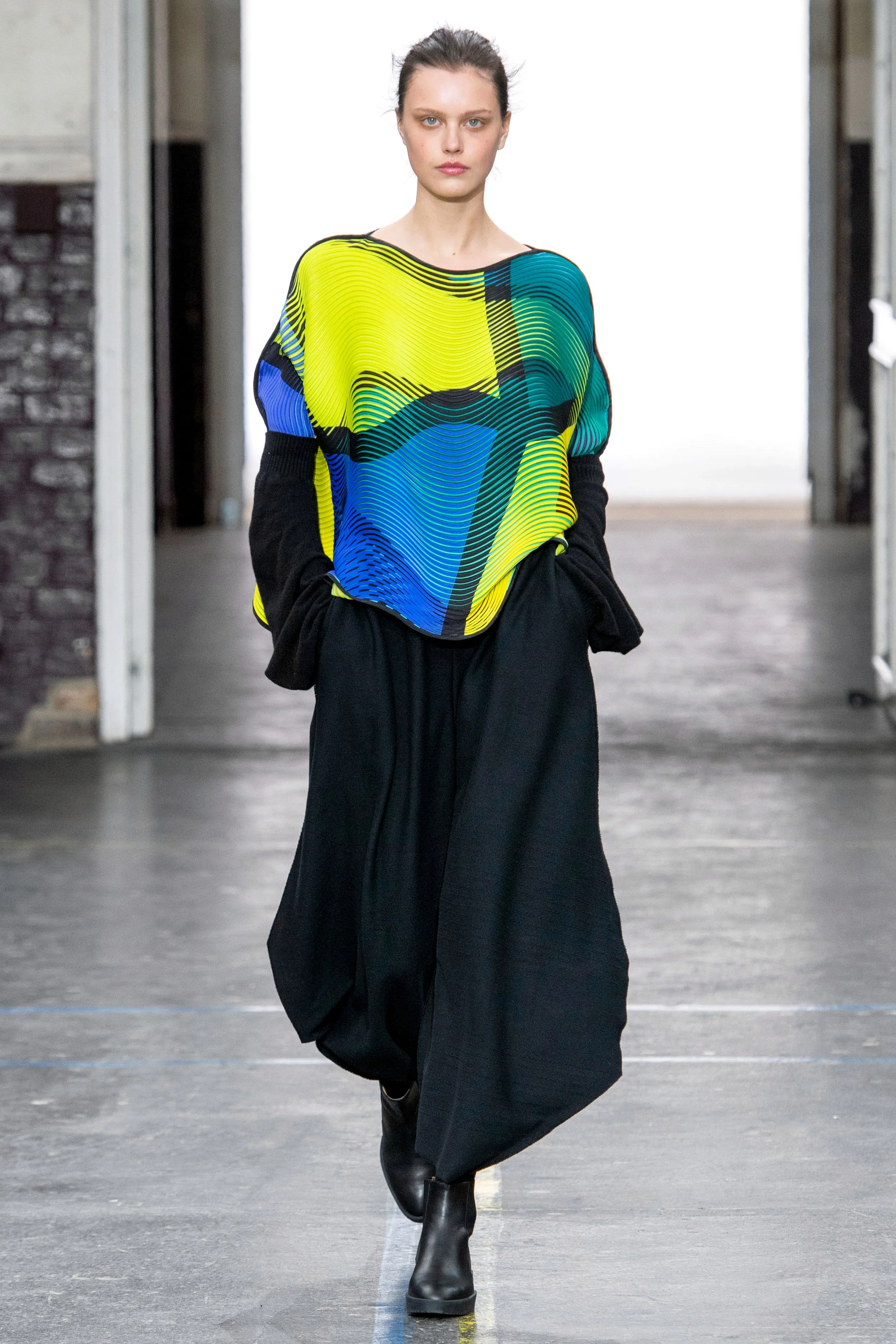 Look 10