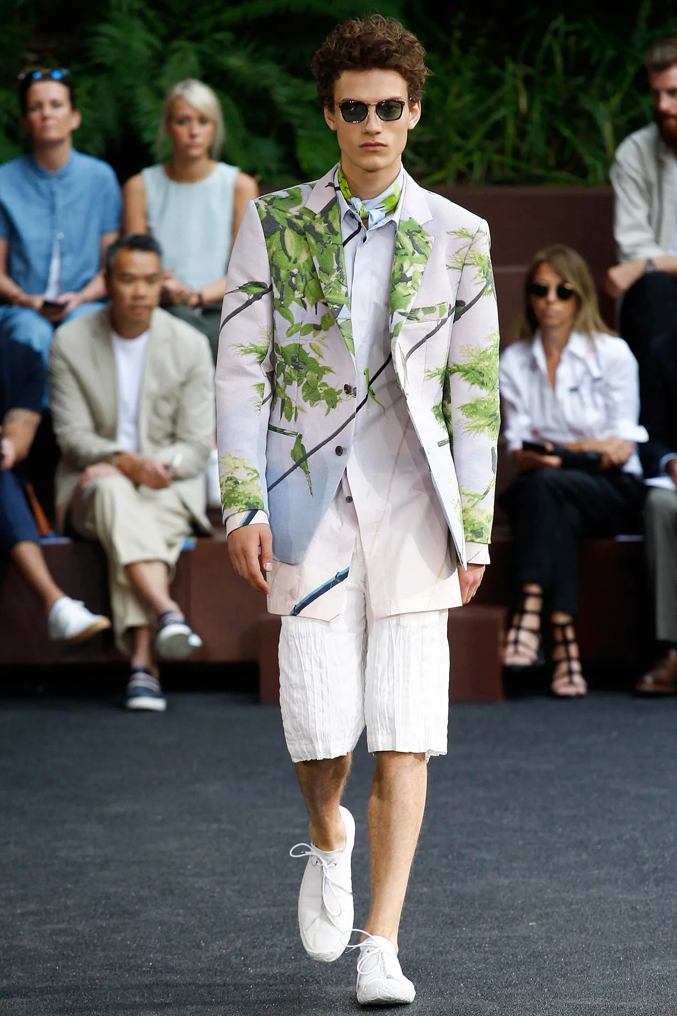 Look 10