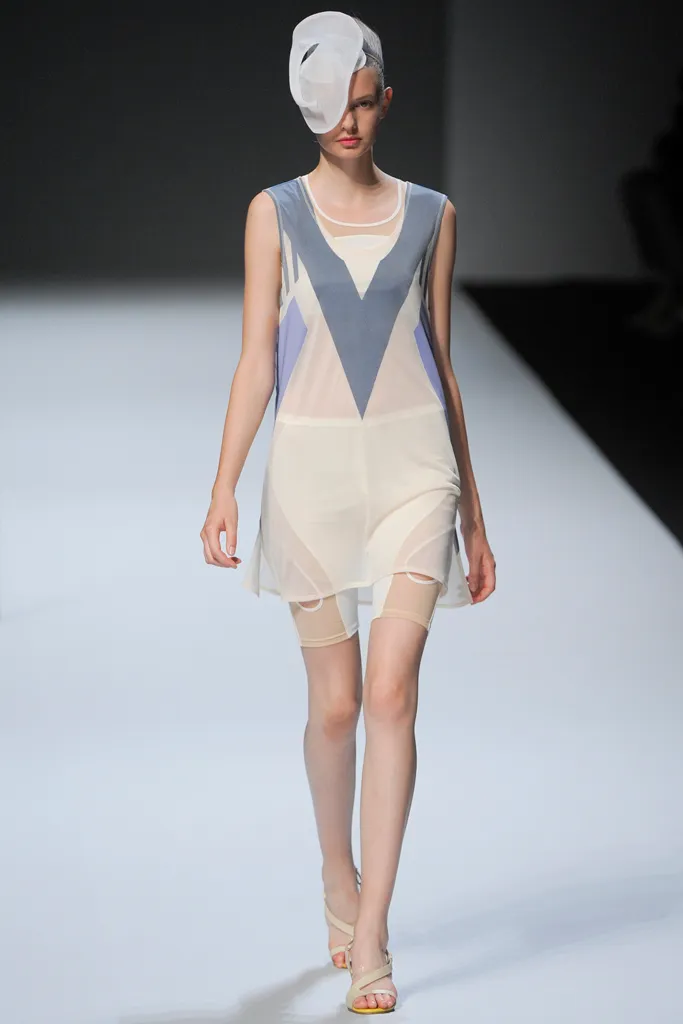 Look 10
