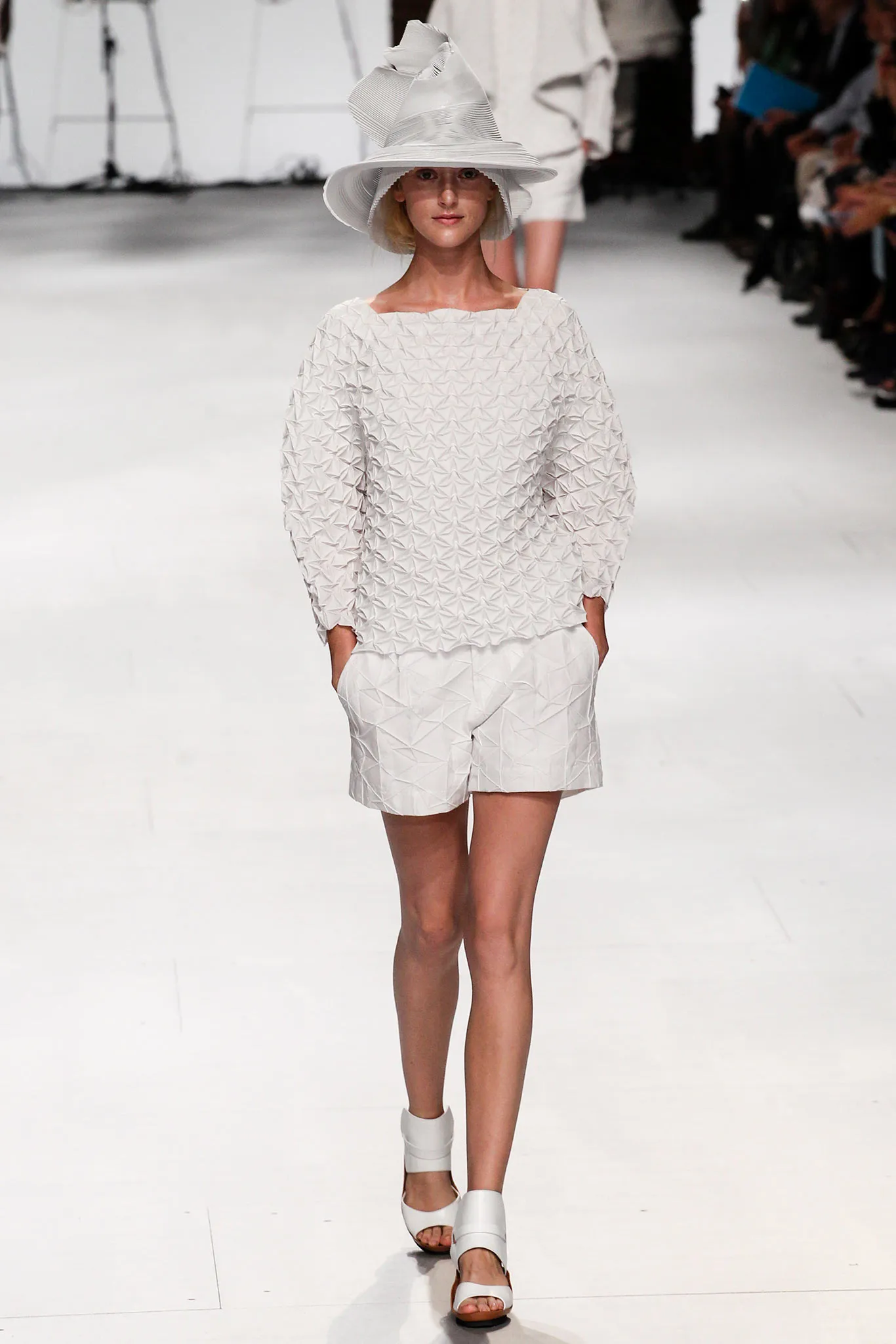 Look 02