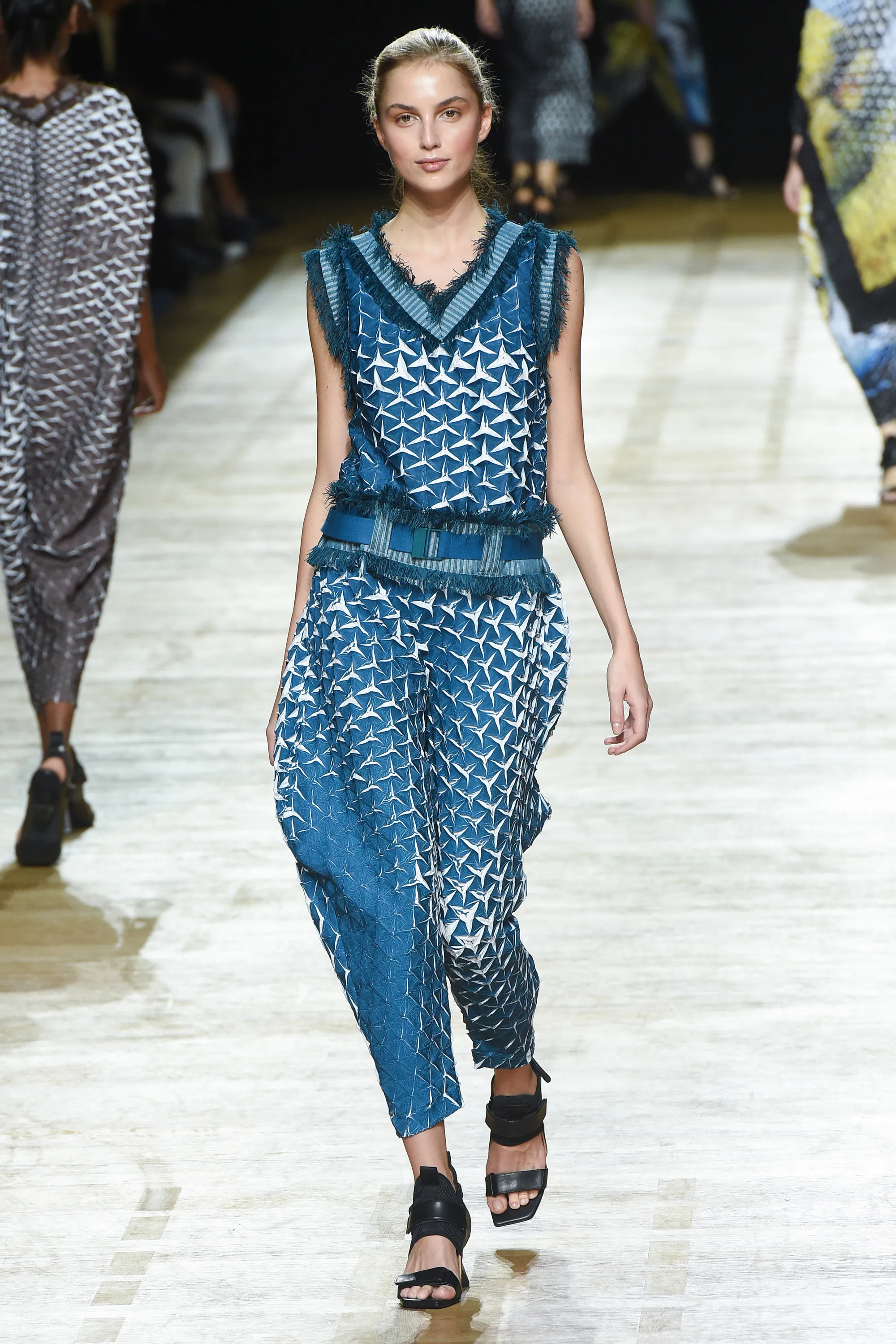 Look 02