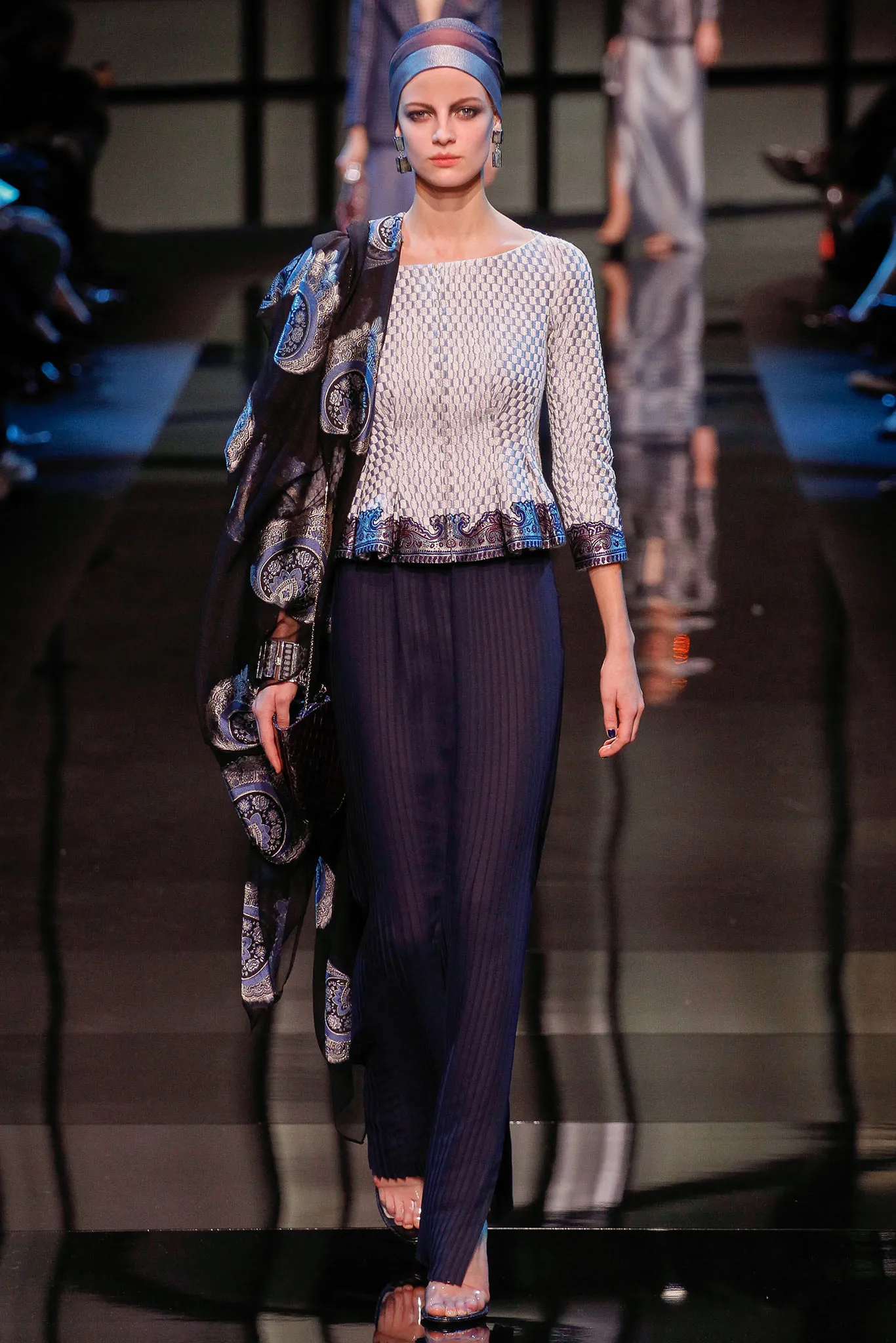 Look 03