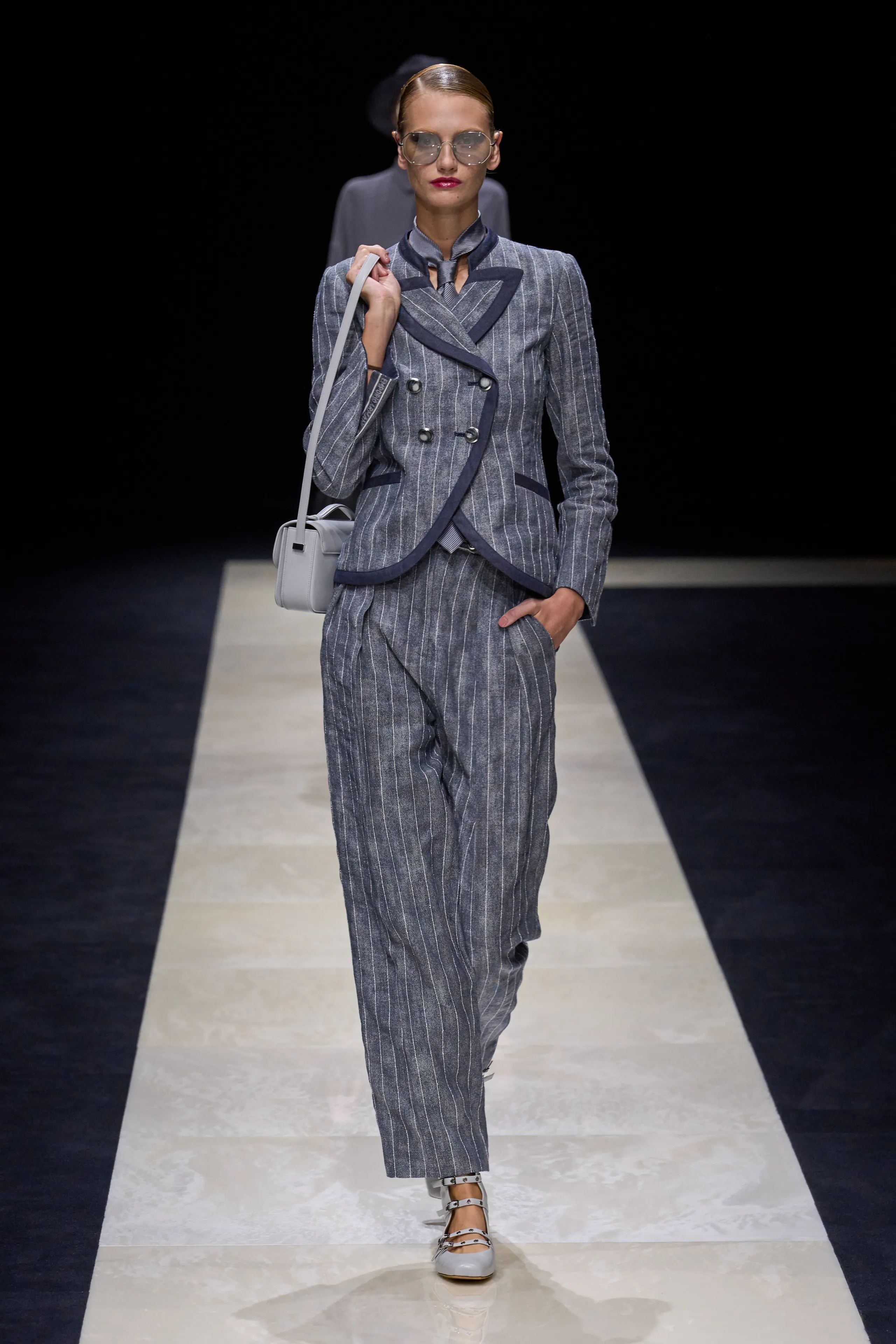 Look 10