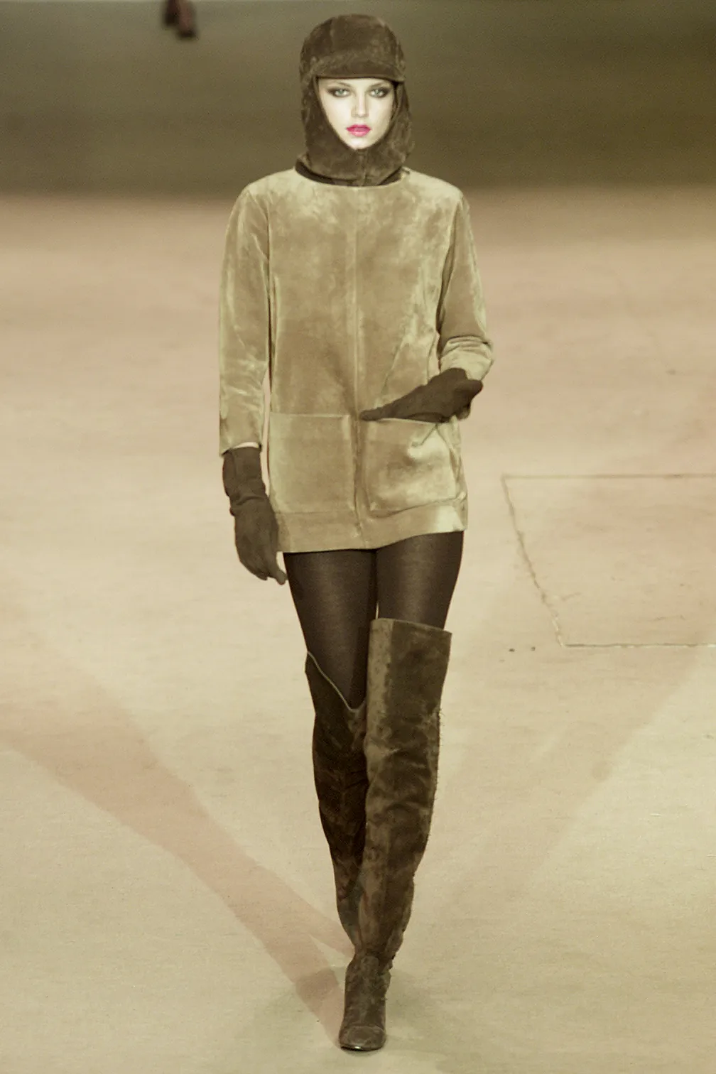 Look 16
