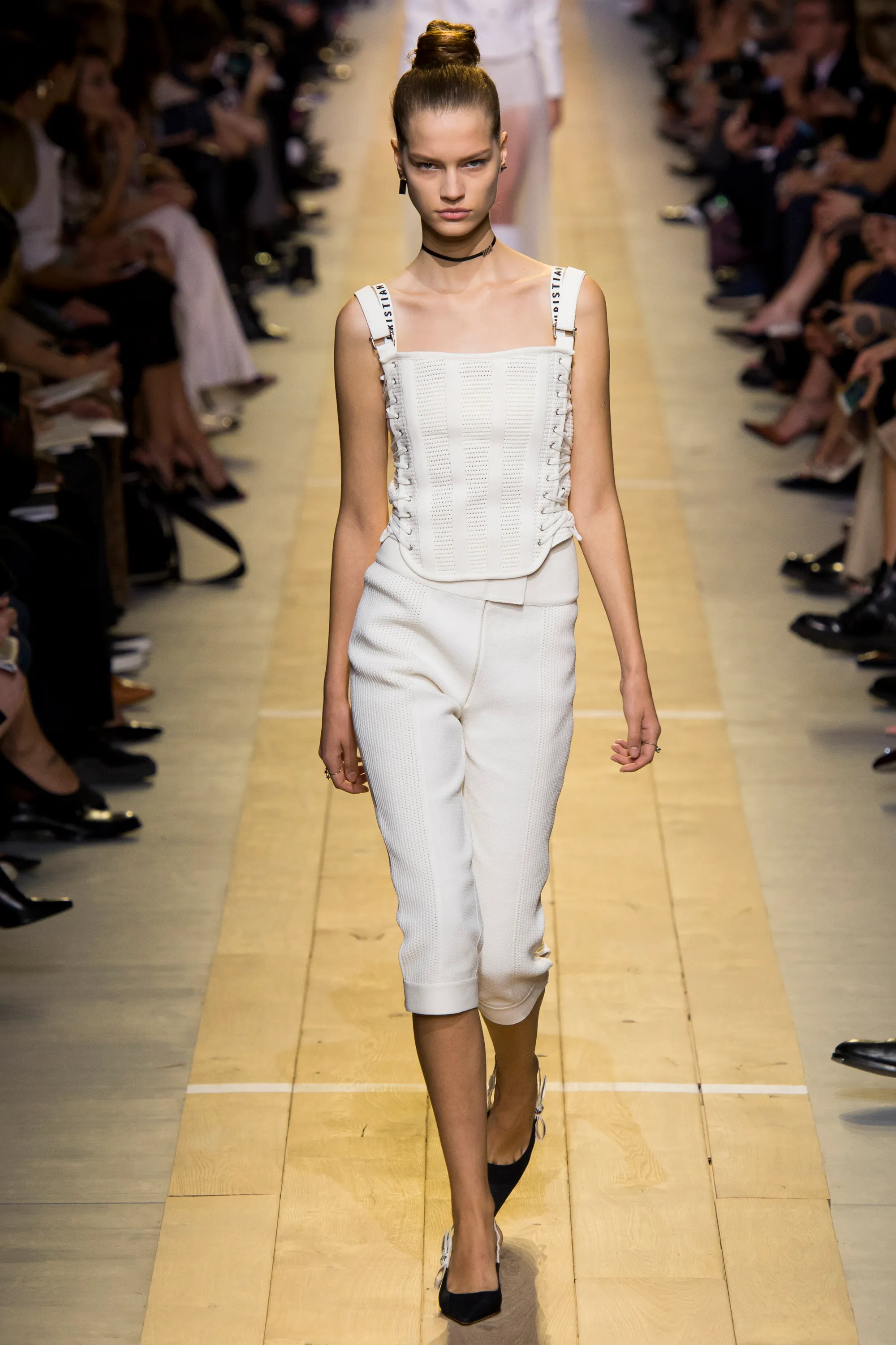 Look 10