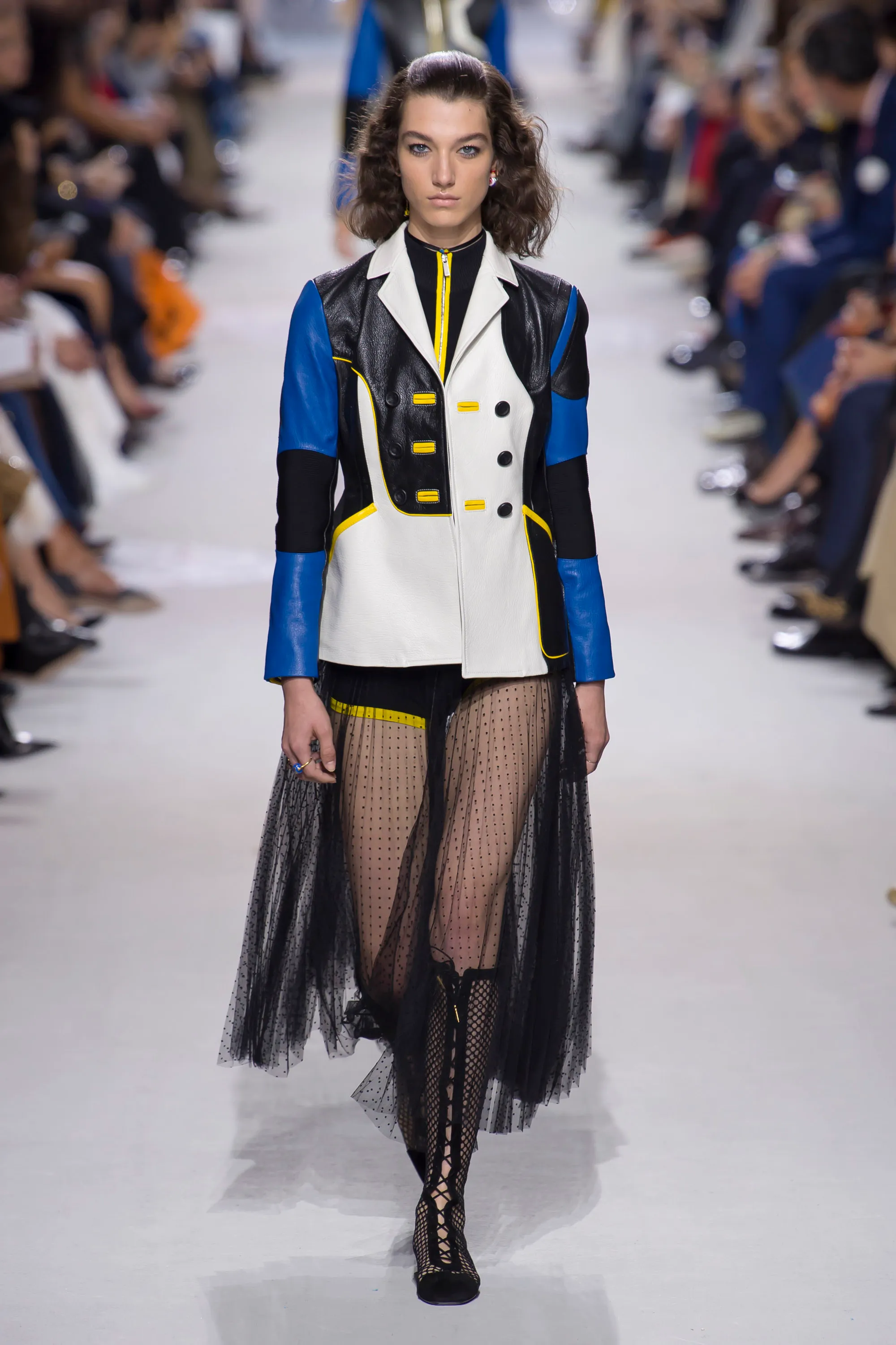 Look 10