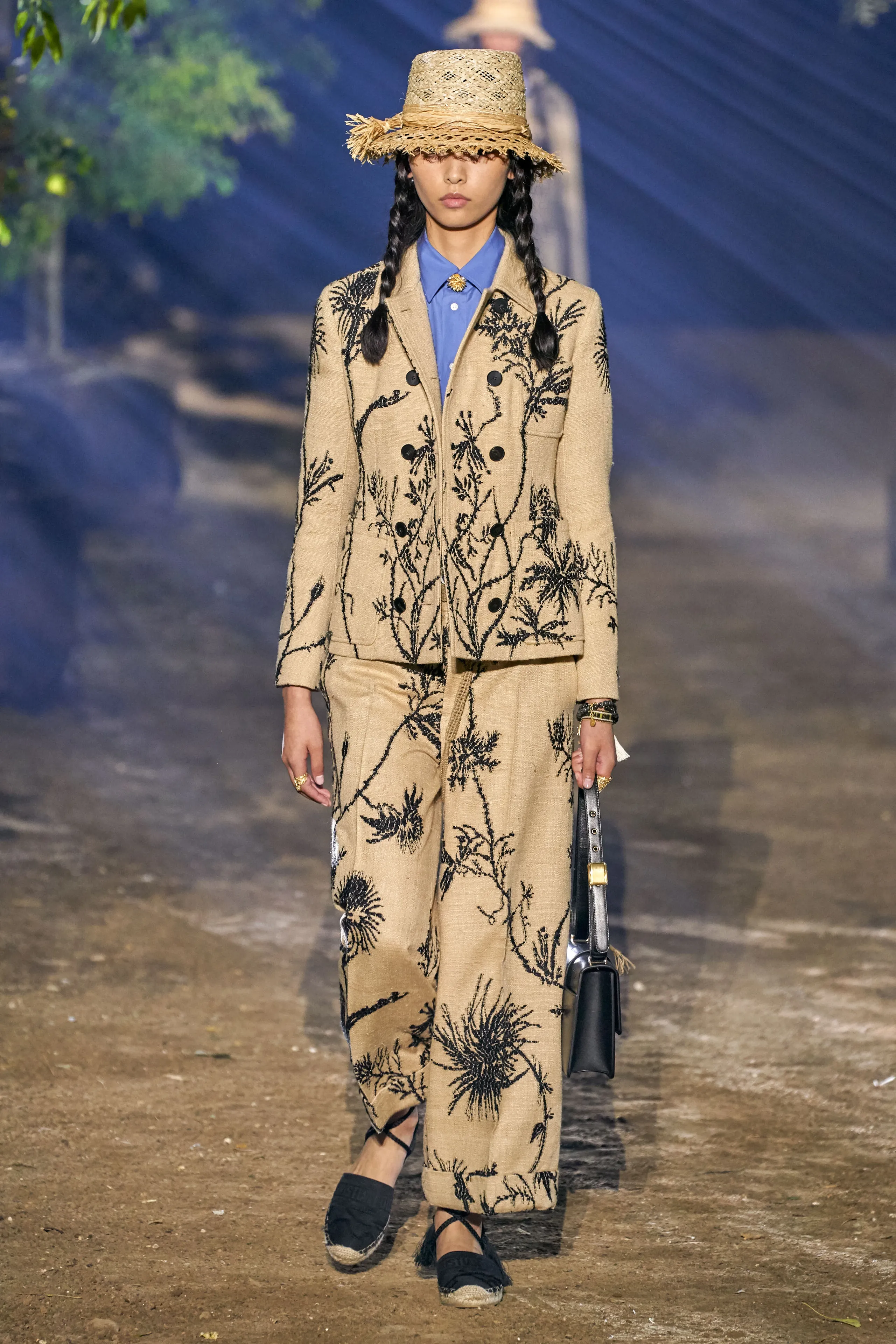 Look 10