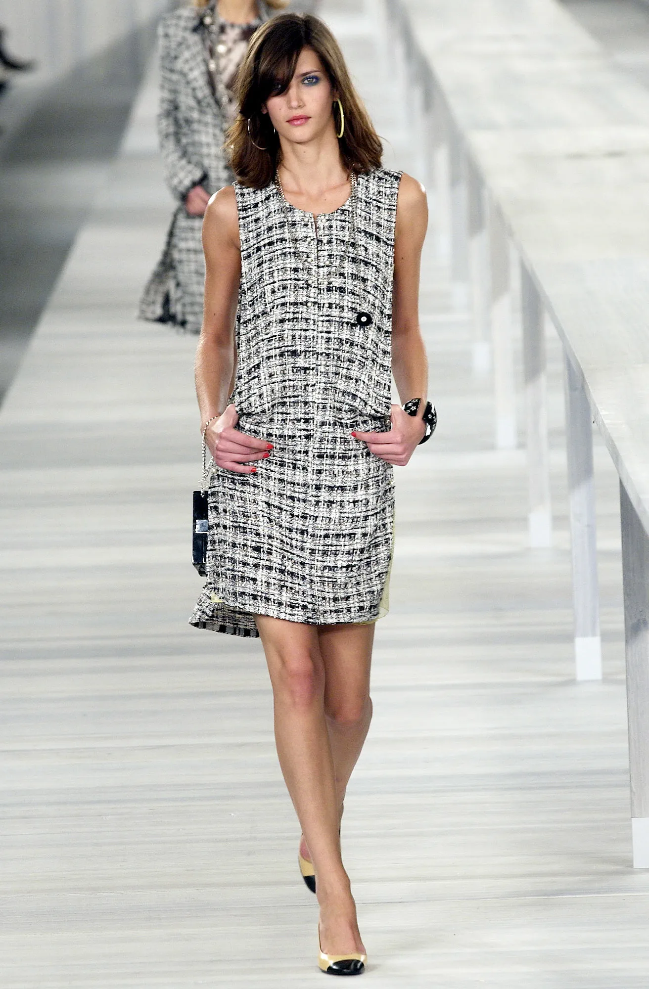 Look 10