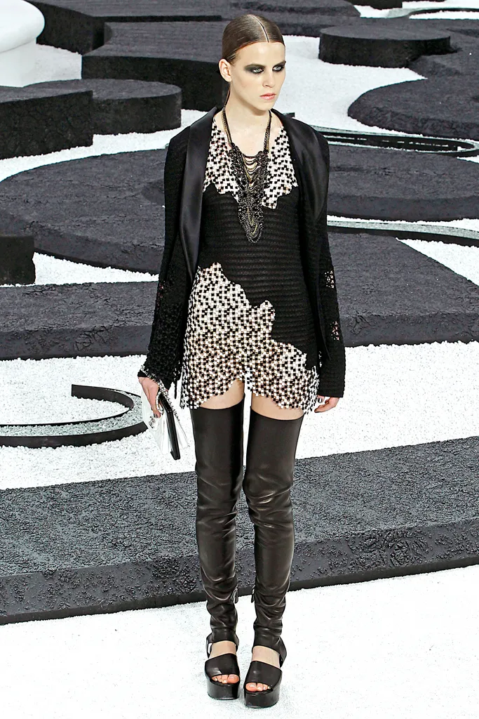 Look 10