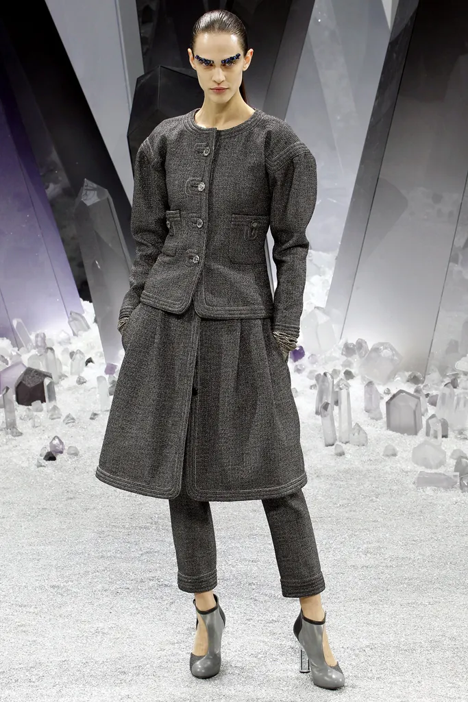 Look 10