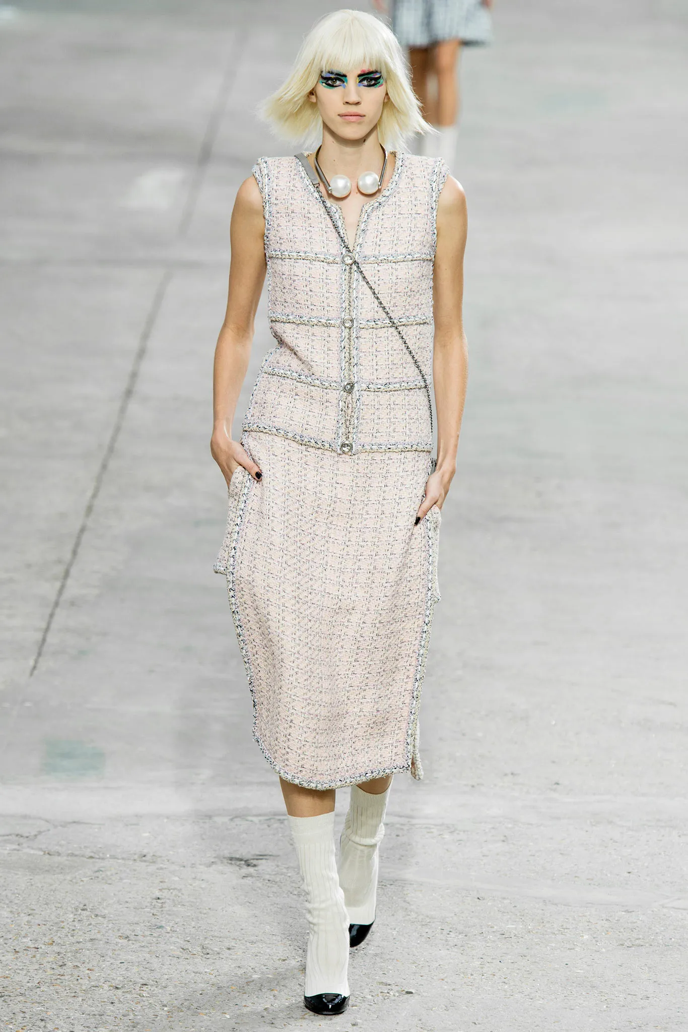 Look 10