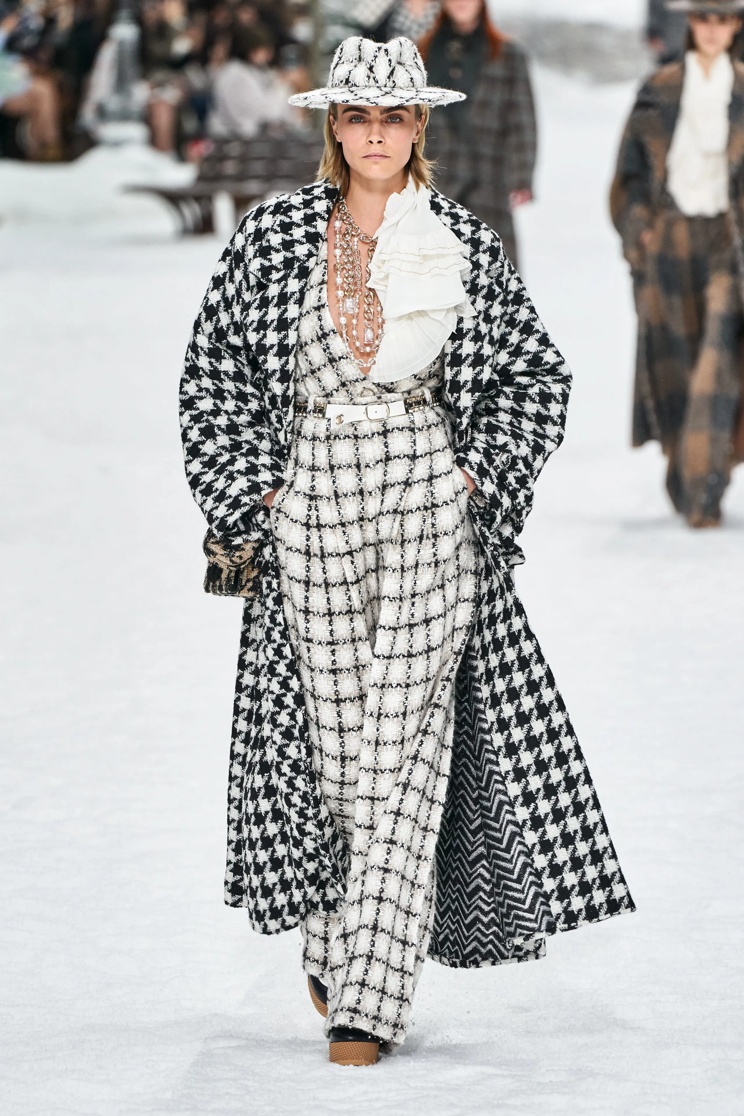Look 03