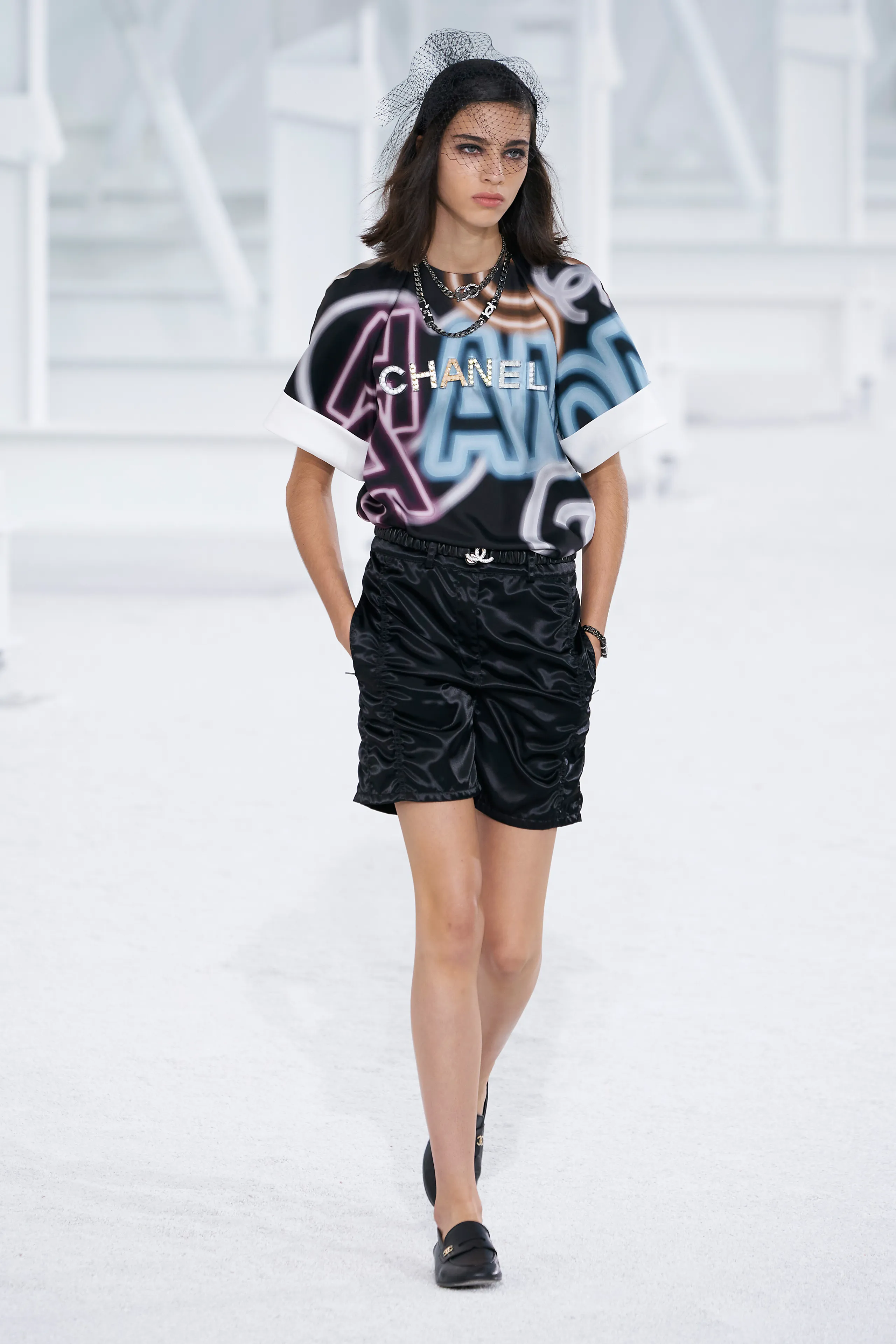 Look 10