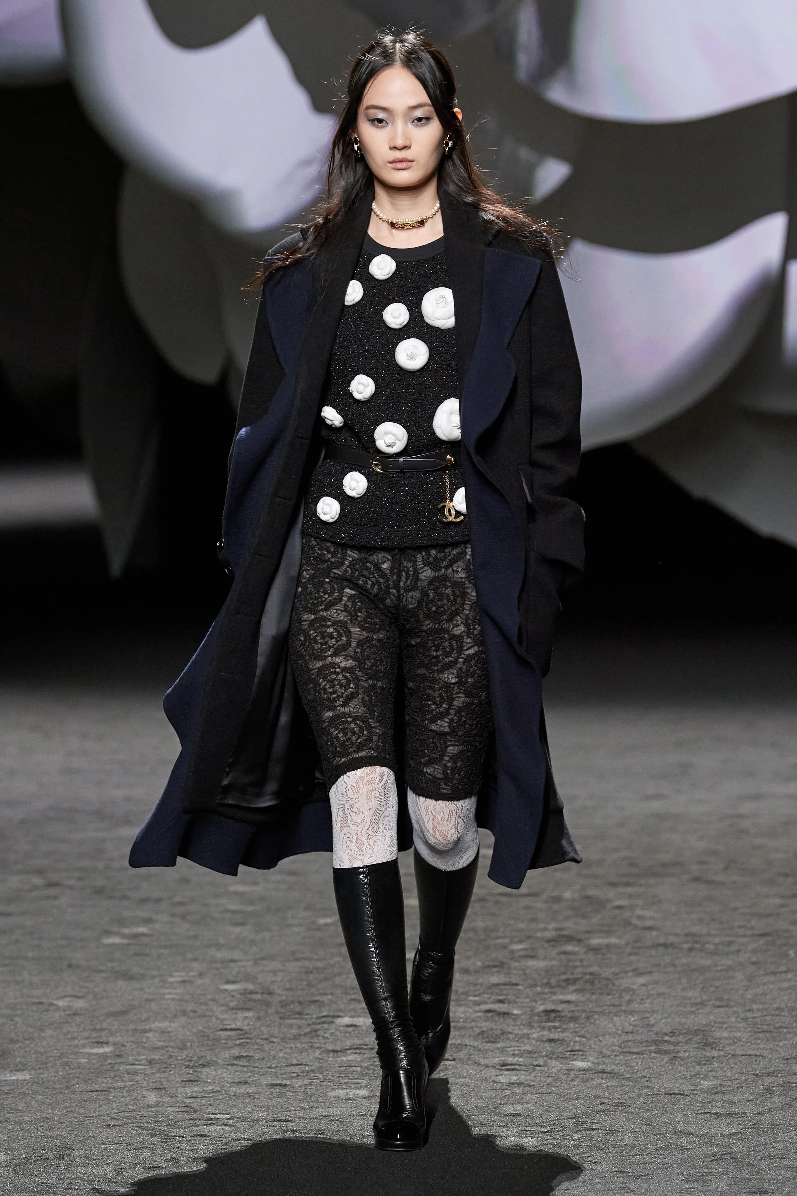 Look 10